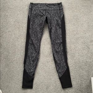 DOT PATTERN LULULEMON LEGGINGS